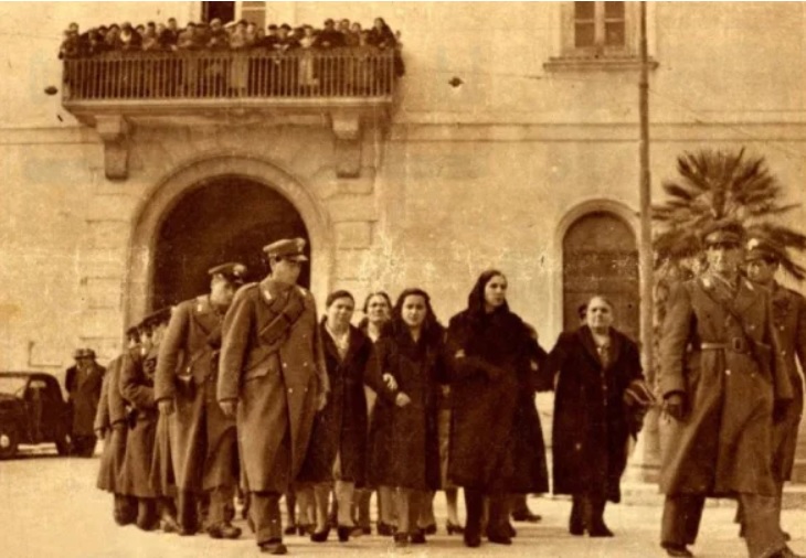 Il 23 marzo 1950 San Severo, nella provincia di Foggia, è scenario di una rivolta. I cittadini urlavano "pane e lavoro" negli anni di Scelba.